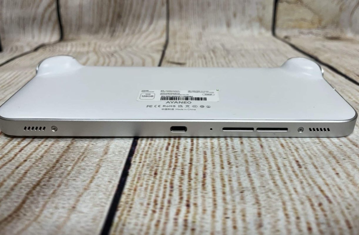 Cực kỳ mỏng nhẹ với khung kim loại cao cấp